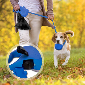 Tali anjing peliharaan multifungsi yang dapat ditarik dengan mangkuk botol air bawaan Dispenser tas limbah untuk tali traksi berjalan luar ruangan