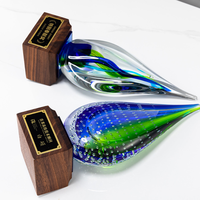 Brillant 3d laser cristal goutte d'eau trophée artisanat personnalisé k9 larme cristal Art verre prix trophées avec base de trophée en bois