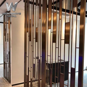แผงผนังกั้นห้องสเตนเลสสตีล 304 316 PVD สีทองแบบทึบแสง ดีไซน์หรูหราทันสมัยอเนกประสงค์ ปรับแต่งได้ สำหรับล็อบบี้โรงแรมและคาสิโน - Product Image 4