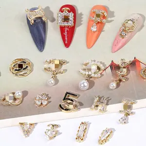 2023 Kawaii Metal 3D Logo Zircon Nail Charms Luxury Brand Name Designer Logo Nail Art Rhinestone Charms Crystal Nail Decoration