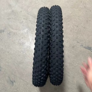 Ensemble de pneus en caoutchouc 20x4.0, pneu extérieur anti-explosion avec chambre à air épaisse, valve AV pour VTT/Vélo électrique (motif de bande de roulement KNOBBY) - Product Image 2