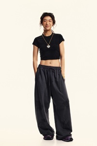 เสื้อครอปท็อปผู้หญิงสไตล์ลำลองสำหรับฤดูร้อน เซ็กซี่ แซ่บ สีพื้น ทรงเข้ารูป ดีไซน์ขาดๆ โชว์เอว - Product Image 4