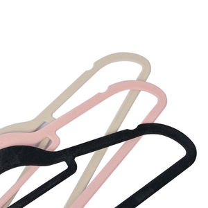 Premium Slim Salvaspazio 360 °   Ganci Dorati in Velluto Rosa, Appendiabiti in Plastica Antiscivolo - Product Image 2