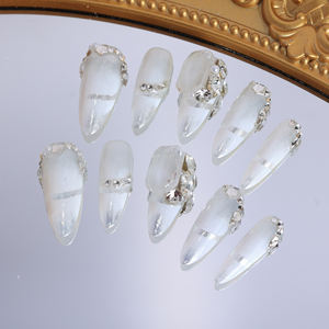 Uñas postizas de lujo acrílicas con estrellas y pedrería, negras, cortas, estilo ataúd, cobertura completa, hechas a mano, precio de fábrica al por mayor. - Product Image 3