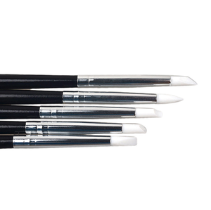 Lot de 5 pinceaux à manche long en plastique noir avec embout en silicone pour vernis gel, peinture et manucure nail art - Product Image 4