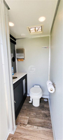 Remorque de toilettes portable de luxe en acier pour l'extérieur, 4 cabines, avec un design écologique de haute qualité