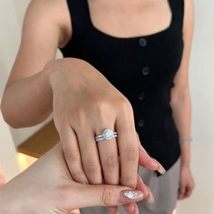 Bague de mariage Dylam au design classique en argent sterling 925 pour femme, avec cercle éternité empilable et zircone cubique 5A, pour fiançailles et mariages - Product Image 2