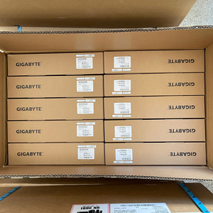 เมนบอร์ดเซิร์ฟเวอร์แบบซ็อกเก็ตเดี่ยว MH53-G40 รองรับ AMD Ryzen Threadripper PRO 9000/7000 WX-Series 8 x DIMM 4 x พอร์ต SATA 6Gb/s - Product Image 3