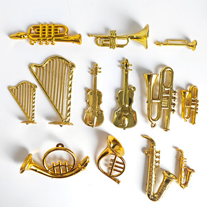 Breloques en gros multi-styles pour instruments de musique miniatures : Violon, Saxophone, Trompette dorés – Pendentifs porte-clés pour le bricolage - Product Image 1