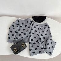 Vente flash - Ensemble de vêtements pour bébé de style coréen d'automne, pull en coton pur doux tricoté avec un motif jacquard en forme de cœur, manches longues, ensemble deux pièces