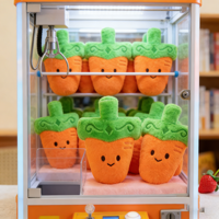 Nouveauté 2026 Vente en gros d'usine Jouets en peluche en forme de plantes rembourrées de carottes 8 pouces, Jouets pour enfants style dessin animé et anime pour machines à griffes