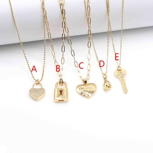 Collar con diseño de llave para mujer, colgante chapado en oro de 18k con dije de Be Brave - Product Image 5