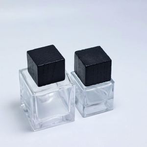 Flacon de parfum en verre personnalisé pour homme, avec pulvérisateur de luxe, transparent, vide, carré, 30ml, 50ml, 100ml, écologique - Product Image 2