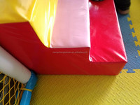 Usine de haute qualité pour enfants Naughty Castle Escabeau tricolore doux anti-collision et antidérapant