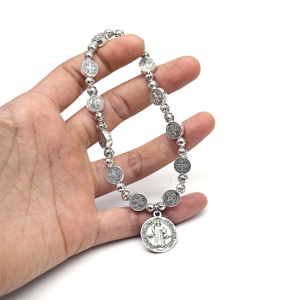 Bracciale con Medaglie di Gesù e San Benedetto, Croce in Argento Antico, Gioiello Religioso - Product Image 5