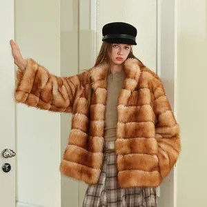 Nuovo Stile Invernale: <span class=keywords><strong>Cappotto</strong></span> Corto da <span class=keywords><strong>Donna</strong></span> in Finta Pelliccia di <span class=keywords><strong>Visone</strong></span> Ecologica, Monopetto con Collo in Pelliccia, Motivo 3D, Pelle Intera - Product Image 2