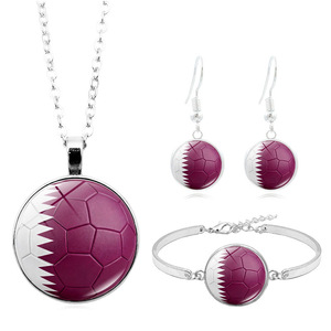 Conjunto de Joyería de <span class=keywords><strong>3</strong></span> Piezas con la Bandera de Qatar 2026, Collar, Pulsera y Aretes para Partido de Fútbol, Emblema Nacional, Venta al Por Mayor - Product Image 1