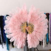 Éventails en plumes d'autruche teintes en rose pour mariage et fête nuptiale