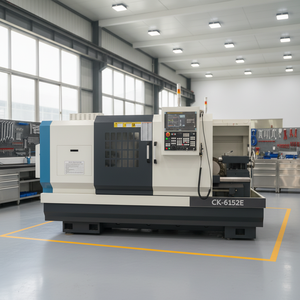 Kostengünstige CK6152E Horizontale CNC-Drehmaschine 3-Gang-Getriebe GSK-Steuerungssystem Schwerlastbearbeitung Flachbett-Design - Product Image 1