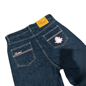 Pantalones de mezclilla 100% algodón personalizados al por mayor, transpirables, estilo Oxford, rectos, holgados, estilo urbano, con parche bordado y cintura elástica - Product Image 5