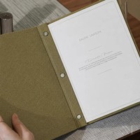 Couverture de menu de restaurant personnalisée en tissu de lin A4 A5, porte-menu de luxe à couverture rigide avec logo estampé à chaud en or pour hôtel, café, bar