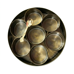Boîte à masala en laiton avec 6 compartiments et cuillère |   Conteneur de rangement pour épices indiennes traditionnelles pour la cuisine et la salle à manger - Product Image 2