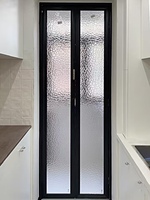Porte PD moderne et pratique avec double vitrage, porte d'entrée coulissante à cadre pivotant, porte intérieure pour maisons, pour balcon