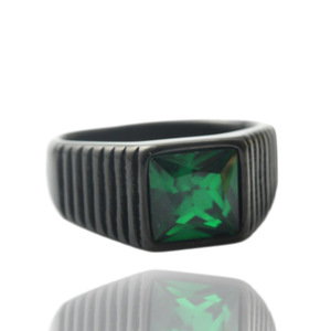 Bague carrée en acier inoxydable pour homme, sertie d'une pierre précieuse verte, design géométrique, style punk, bijou cadeau - Product Image 1