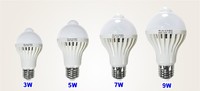 Ampoule LED intelligente avec capteur de mouvement PIR E27 7W, lampe de nuit automatique activée par le mouvement pour escaliers, couloir, chambre à coucher