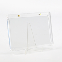 Étui de présentation en acrylique transparent de haute qualité à 2 ou 3 emplacements, résistant aux UV, avec porte-cartes magnétique à une touche pour cartes de jeu et de sport