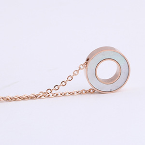Collar Minimalista Hueco con Incrustaciones de Concha Blanca de 15 mm para Parejas Europeas y Americanas, de Acero Inoxidable y Titanio, Joyería para Uso Diario, Regalo - Product Image 4