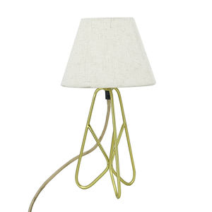 Petite <span class=keywords><strong>lampe</strong></span> de table Base en céramique de style français avec abat-jour en tissu Parfait pour les tables de chevet de la chambre et les tables d'appoint confortables - Product Image 4