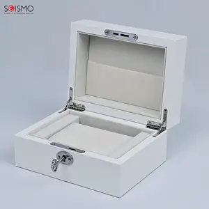 Design personnalisé blanc cuir Pu carré en bois vêtements parfum bijoux paquet montre bijoux boîte cadeau de luxe boîte d'emballage