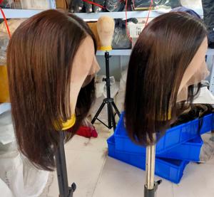 วิกผมตรงลูกไม้ด้าน<span class=keywords><strong>หน้า</strong></span>แบบชาวบราซิล<span class=keywords><strong>ผม</strong></span>มนุษย์แบบเป็นชั้นทรงผีเสื้อวิก<span class=keywords><strong>ผม</strong></span>ด้าน<span class=keywords><strong>หน้า</strong></span>แบบสมจริงขนาด13x4 - Product Image 1