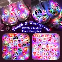 Breloques LED clignotantes 200 000 flashs pour sabots, décorations PVC imperméables et lumineuses de nuit pour accessoires de sac DIY, vente en gros