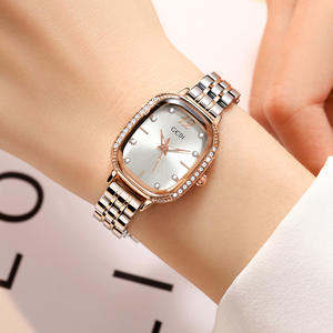 Reloj de mujer ovalado con incrustaciones de diamantes de lujo ligero reloj de estudiante de acero inoxidable dorado compacto reloj de cuarzo impermeable al por mayor - Product Image 4