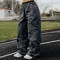 Maßgefertigte Übergroße Trainingshose für Damen 100% Nylon Verstellbarer Bungee-Saum Plissierte Knie Y2K Streetwear Parachute Gym Casual Sweatpants