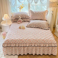 Parure de lit matelassée en microfibre de polyester lavée, imprimé floral, avec jupe de lit bilatérale et taies d'oreiller