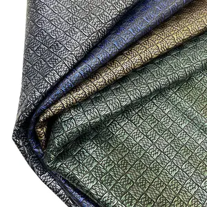 The top layer of cowhide woven pattern with pearlescent dual color plaid woven leather