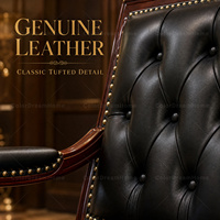 Fauteuil de bureau de luxe en cuir, avec détails en bois sculpté à la main et garniture dorée, idéal pour villa, bureau ou salle de direction.