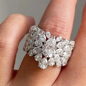 Anello dal Design a Goccia Elegante per Donne - Product Image 2