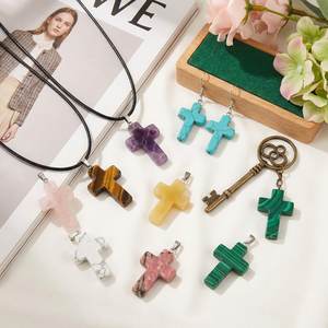 Colgantes <span class=keywords><strong>de</strong></span> Cruz <span class=keywords><strong>de</strong></span> Cristal Natural al por Mayor, Dijes <span class=keywords><strong>de</strong></span> Piedras Preciosas Mixtas para la Fabricación <span class=keywords><strong>de</strong></span> Joyas y Collares DIY - Product Image 1