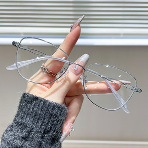 Gafas planas poligonales a la moda con filtro de luz azul, gafas retro adelgazantes, montura metálica para mujer, natural y de alta gama. - Product Image 2