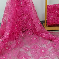 Robe de mariée, robe de soirée, appliqué, broderie perlée, tissu en maille, perlage tubulaire, dentelle à perles en relief