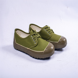 Scarpe di tela con suola in gomma cinese - Product Image 1