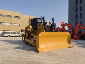 รถดันดินตีนตะขาบ Caterpillar D8R ผลิตในสหรัฐอเมริกา ใช้งานน้อย พร้อมริปเปอร์ด้านหลังและเครื่องยนต์ 3406C ของแท้ ขาย - Product Image 4