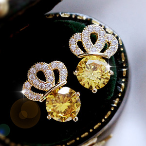 Orecchini a Perno con Corona Lucida per Donne, Stile Coreano Trendy, Accessori per Orecchie alla Moda, Regalo per Uso Quotidiano e Feste - Product Image 1