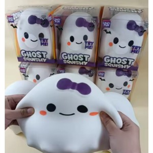 ของเล่นบีบฮาโลวีนน่ารัก สนุกสุดเหวี่ยง ทำจาก TPE/ซิลิโคน บรรจุแป้งสีขาว รูปผีจัมโบ้ พร้อมโบว์ สำหรับทุกเพศ - Product Image 1