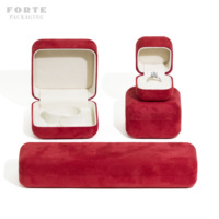 Boîte à bijoux en velours sur mesure avec logo en estampage à chaud doré, vente en gros pour cadeau de mariage et célébration d'anniversaire