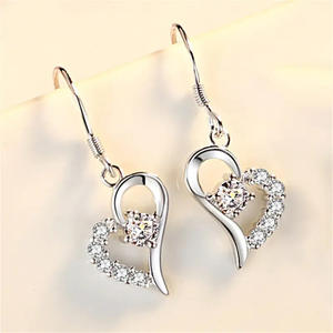 Boucles d'oreilles en or blanc E2980 avec diamants taille brillant rond, style romantique pour femme, pour mariage - Product Image 3